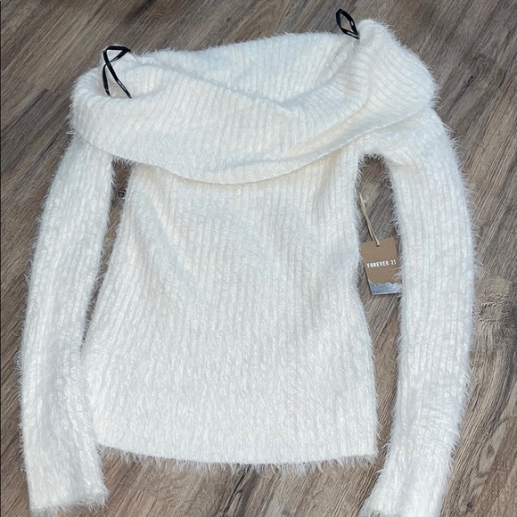 Fuzzy sweater - Picture 1 of 3